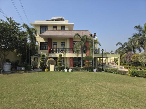 Varanasi Casa | Pandya Farm