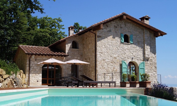 Sarteano Villa | Piscina panorámica e infinita, en la provincia de Siena al sur de Montepulciano y Pienza