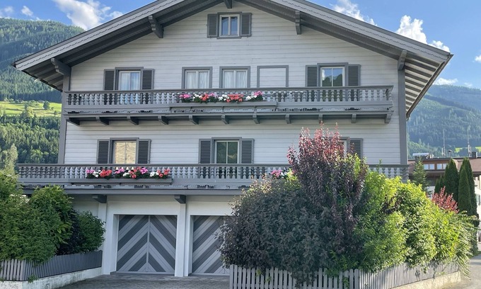 Niedernsill Apartamento | Panorama apartment "Landhaus Zell am See" for 8 people in Niedernsill.