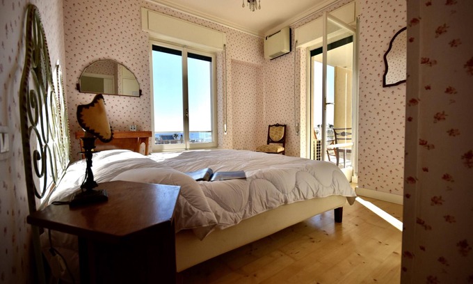 Ospedaletti Apartamento | Panorama Apartment in Ospedaletti by Wonderful Italy