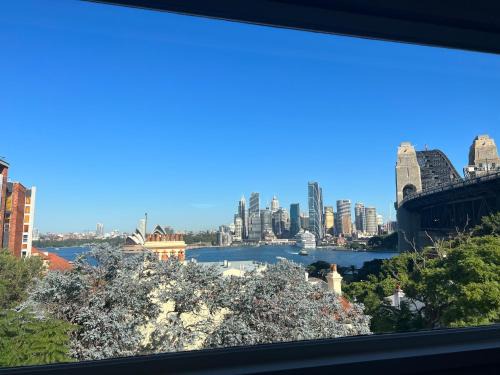 Kirribilli Casa | Panorama Firework View - Classic 4-Level Terrace Style Living in Kirribilli !