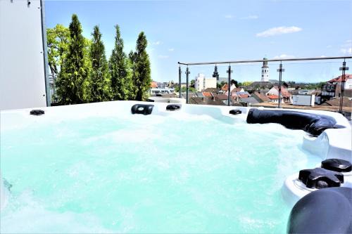 Frankenthal Apartamento | Panorama Penthouse Apartment mit Klima und Whirlpool für bis zu 6 Personen
