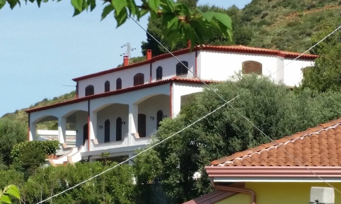 Fuscaldo Apartamento | Panoramic apartment in villa 300 meters from the sea, private garden with sea view