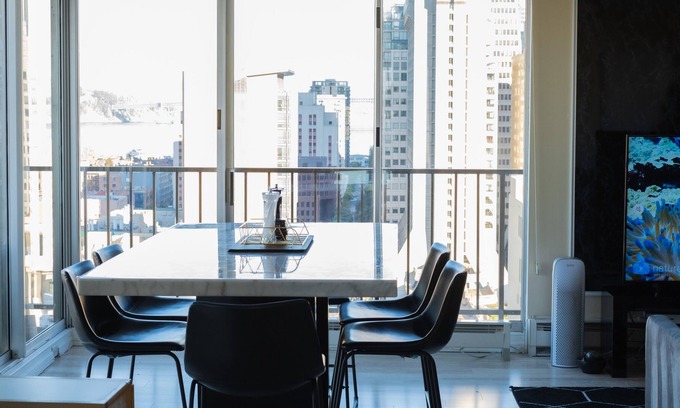 Chinatown Condominio | Panoramic Bay/City Views from Luxury Downtown SF Condo