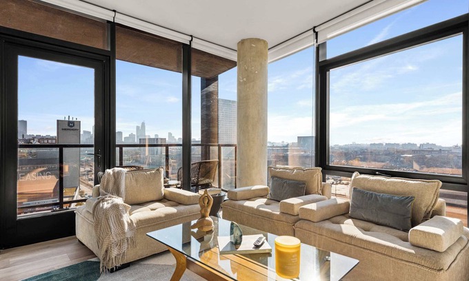 West Loop Apartamento | Panoramic City Views + Prime West Loop Location