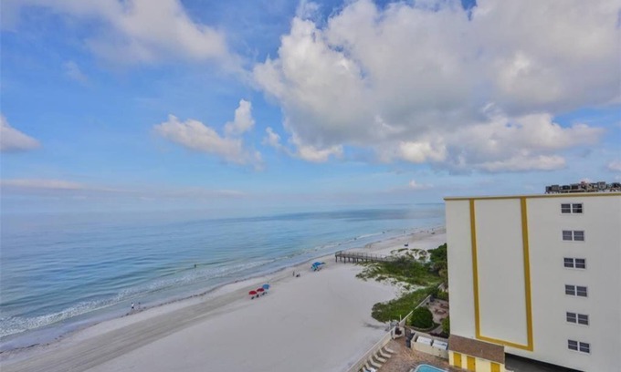 Redington Shores Condominio | Panoramic Gulf and Intracoastal Views - work remotely steps to the beach