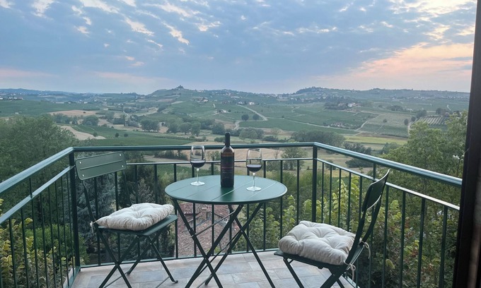 Agliano Terme Apartamento | PANORAMIC HILLSIDE APARTMENT
