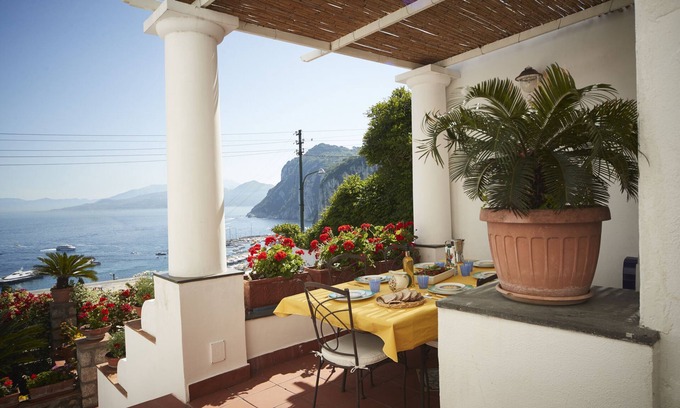 Marina Grande Villa | Casa panorámica sobre el golfo de Nápoles y el puerto de Capri, con terraza y jacuzzi