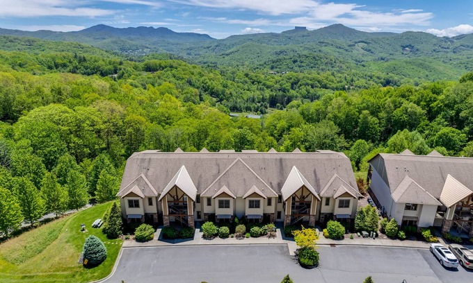 Banner Elk Condominio | Listado de alquileres de vacaciones que ofrece lujo, ubicación céntrica, vistas espectaculares