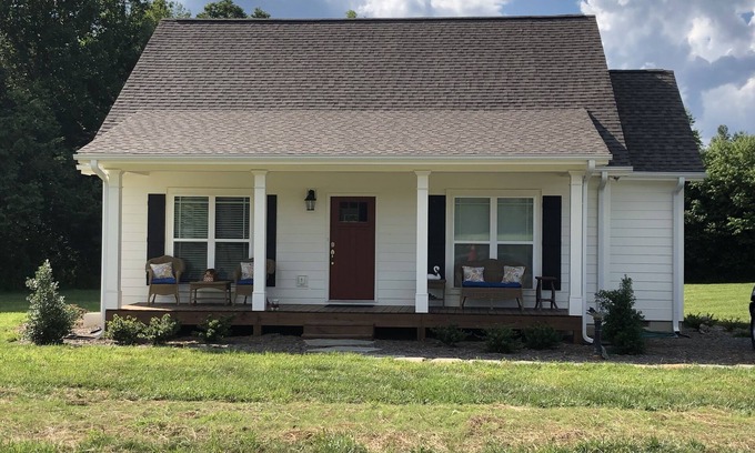 Young Harris Casa | Panoramic Mountain Views from your front porch!