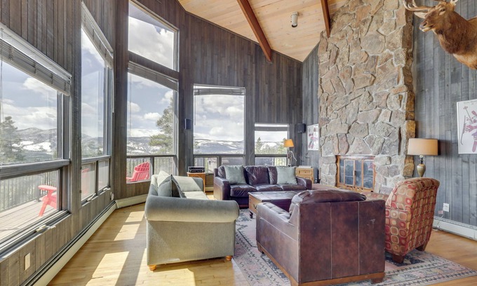Winter Park Highlands Casa | ¡NUEVO! Casa panorámica con vista a la monta��a con bañera de hidromasaje + terraza.