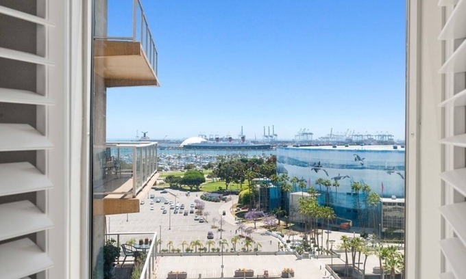 Downtown Long Beach Condominio | Panoramic Ocean views and walking distance to LB Convention!