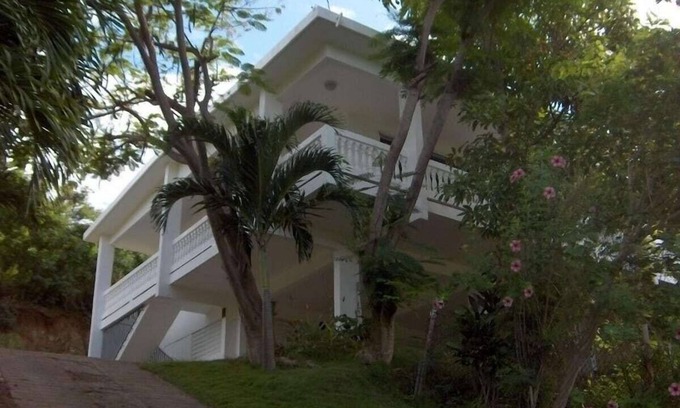 Isabel II Casa | Vistas panorámicas al mar y brisas tropicales