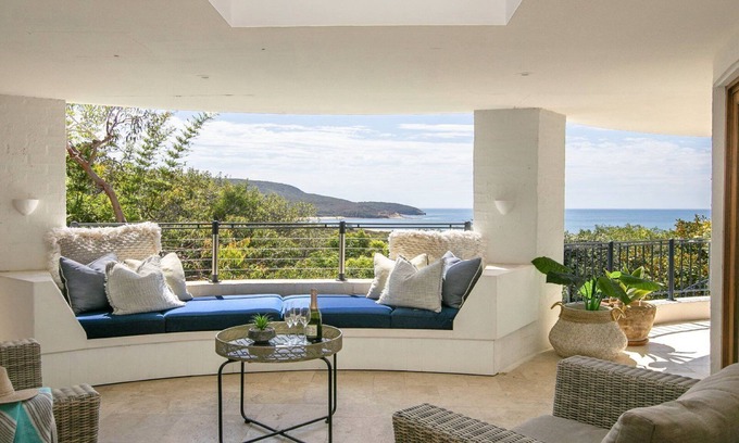 Killcare Casa | Panoramic ocean views and short walk to beach
