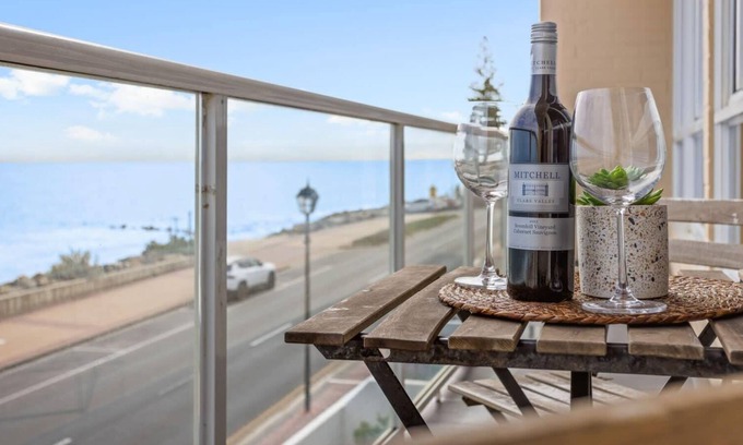 Glenelg South Apartamento | Panoramic Oceanview Escape Glenelg Sth | Adelaide Cabaret Festival