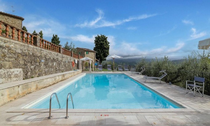 Caprese Michelangelo Casa | Panoramic stone apartment with swimming pool