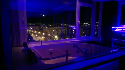 Centrul Nou Apartamento | Panoramic Studio - Jacuzzi & Parking