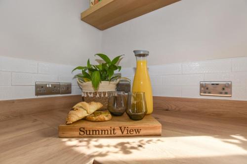 Heywood Casa | Panoramic Sunset Views - Free Parking & Sleeps 5