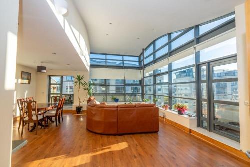 Blackrock Apartamento | Panoramic Two-bedroom Penthouse