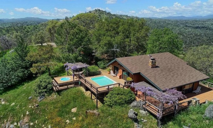 Mariposa Cabina | Panoramic view Cabin on 122 acre ranch with private pool and hot tub