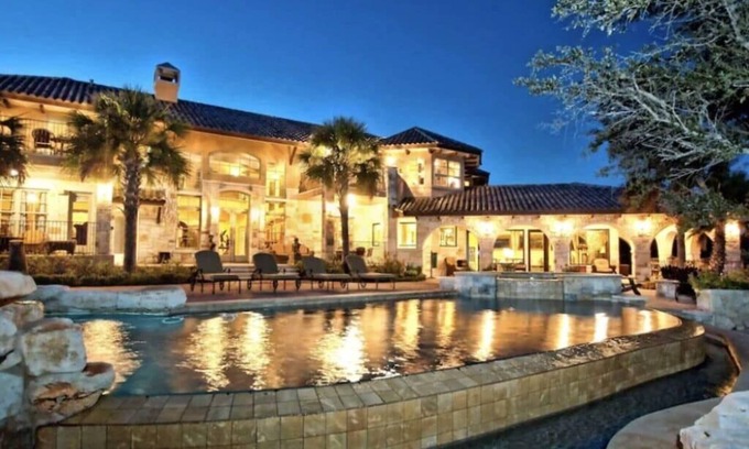 Marshall's Point Casa | Panoramic Views! 180' of Lake Travis - Book 3 nights, get 4th half off Aug 2025