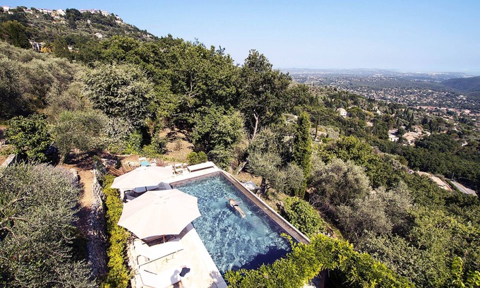 Speracedes Villa | Vistas panorámicas, piscina infinita, jardín maduro de olivos y árboles frutales
