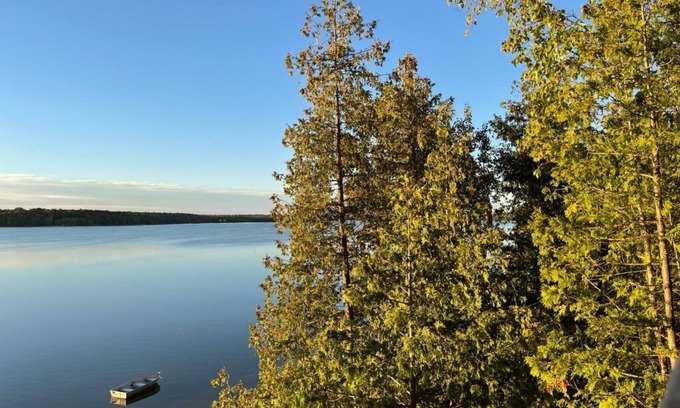 Northern Bruce Peninsula Casa | Panoramic Views of Miller Lake - The Lookout perched on the waters edge.