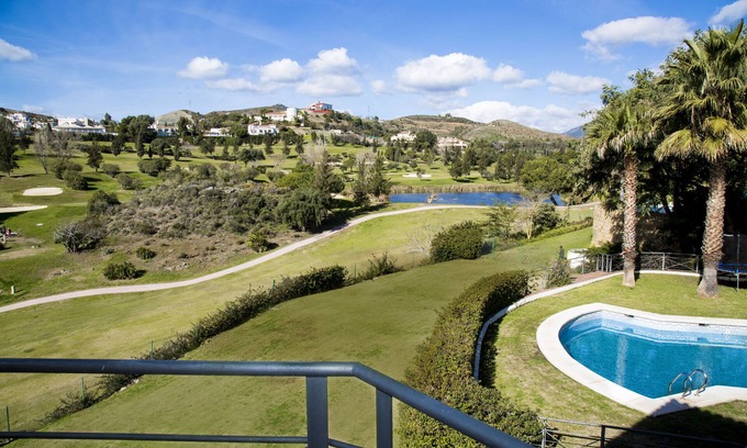 Nueva Milla de Oro Villa | Vistas panorámicas. Ubicado en terrenos de 3/4 acre pero a solo 10 minutos de Puerto Banus.