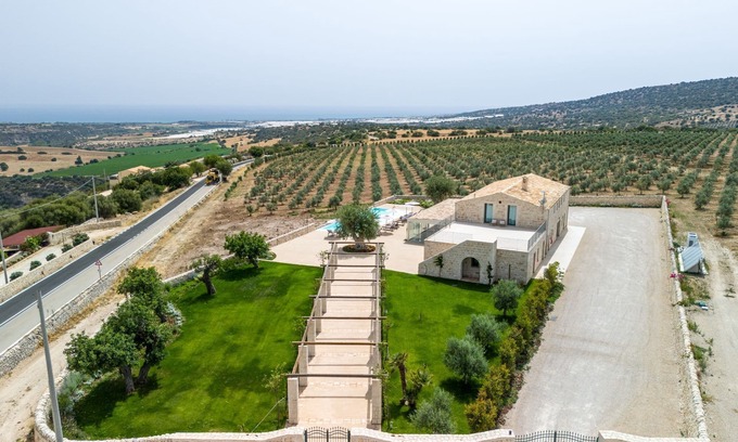 Ragusa Villa | Panoramic villa for 20 guests:large garden, infinity pool and large veranda