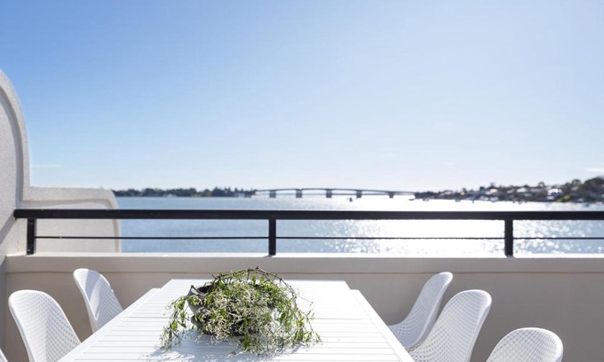 Sylvania Apartamento | Panoramic Water View Apartment