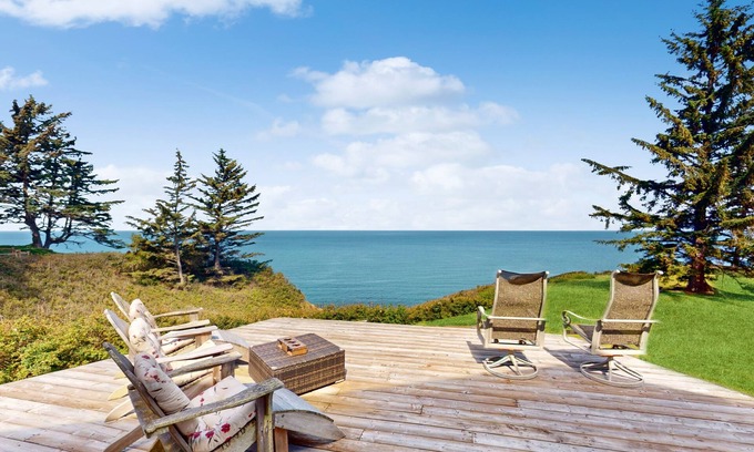 Oak Harbor Casa | Panoramic waterview home with sauna, high end furnishings and fireplace