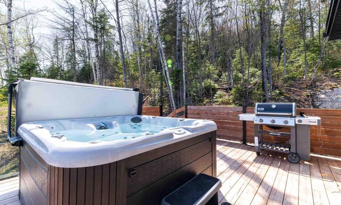 Les Eboulements Chalet De Esquí | Panoramique 156: Breathtaking Views & Spa