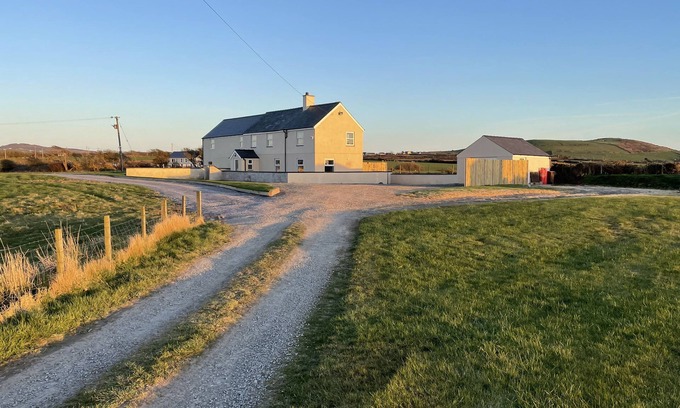 Rhoshirwaun Cabaña | PANT FALI, family friendly, character holiday cottage in Aberdaron