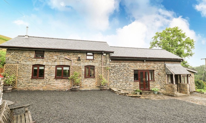 Llandrindod Wells Casa | PANT Y RHEDYN, pet friendly, character holiday cottage in Rhayader