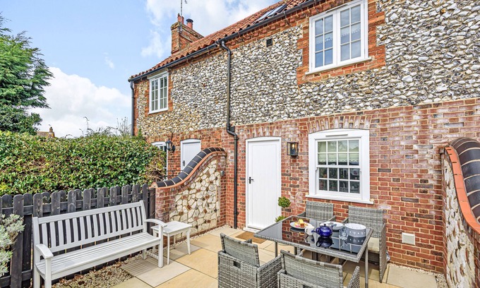 Burnham Market Cabaña | Pantiles - sleeps 4 guests in 2 bedrooms