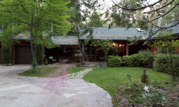 Nevada City Cabina | Mejor cabaña de madera en la ciudad de Nevada, Familia y mascotas, grandes o pequeños grupos