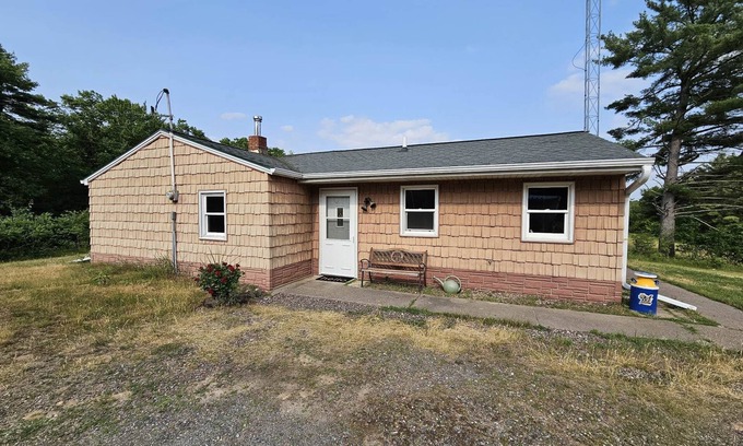 Neillsville Cabaña | Papa Opelt's Rustic Cozy Cottage