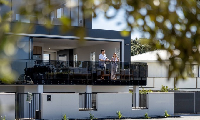 Papamoa Beach Casa | Papamoa Beach Coastal Oasis. Heated Pool, Sauna, Spa & Games room. Up to 20 Ppl