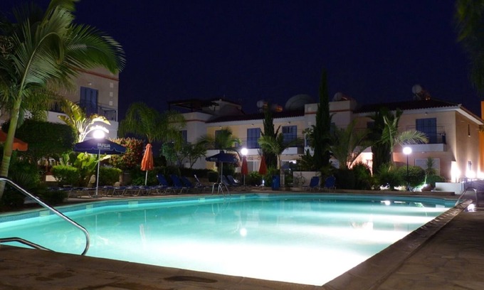 Universal Apartamento | Traslados al aeropuerto de Paphos, hermoso apartamento, complejo pequeño, piscina grande, wifi gratis