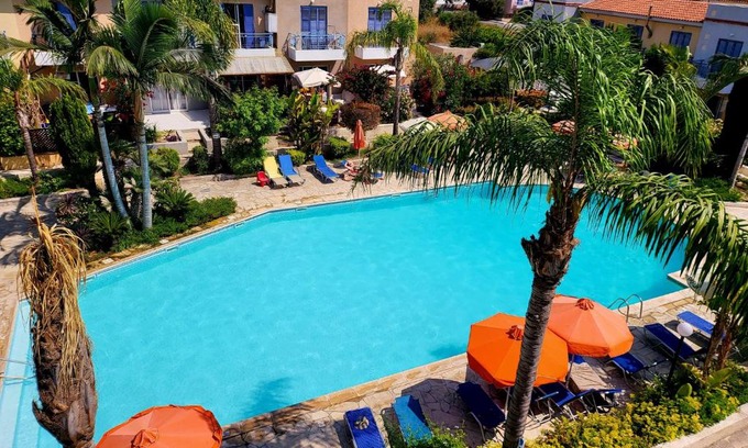 Universal Casa | Paphos town house vacation