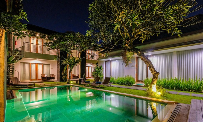 Batu Bolong Hotel | Papillon Echo Beach