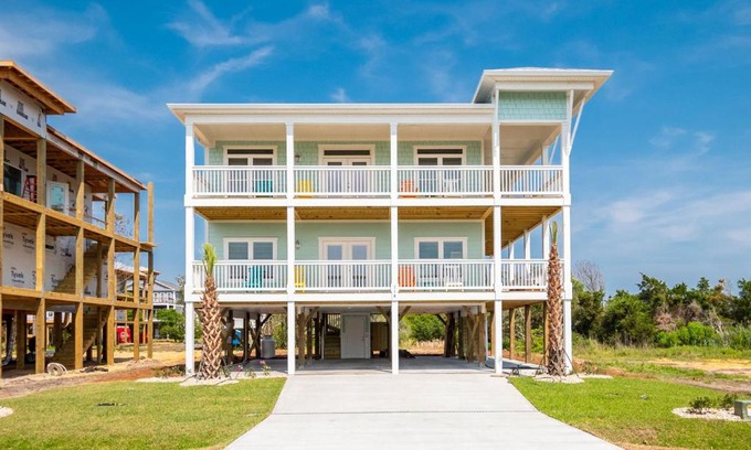 Yaupon Beach Casa | Pappys Place by Oak Island Accommodations