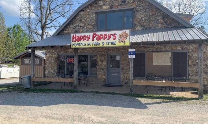 Hartshorn Casa | Pappy’s Trout Lodge - 0.5 Miles from Montauk