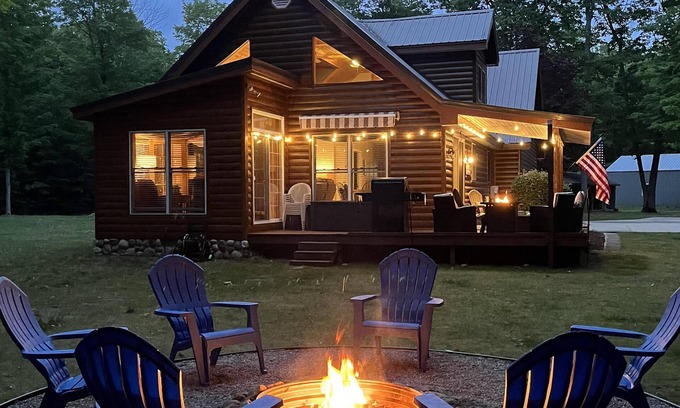 Carp Lake Casa | Paradise Acres- Enjoy the Vibrant Autumn Colors from the Comfort of the Cabin!