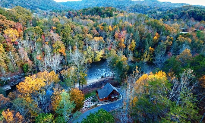 Waynesville Cabina | Paraíso en Rivers Edge! A Private Waterfront Log Cabin, esquí de nieve / pesca en las cercanías