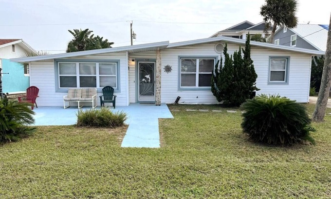 Flagler Beach Casa | Casa en la playa 'Paradise' - ¡A solo pasos de la playa aislada!