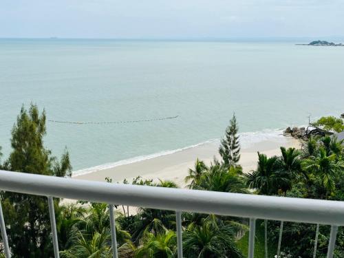 Tanjung Bungah Complejo | Paradise by the Sea in Penang by Veron at Rainbow Paradise