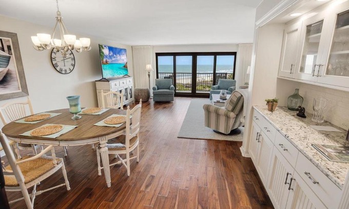 Litchfield by the Sea Casa | Paradise Found Beachfront Litchfield By the Sea
