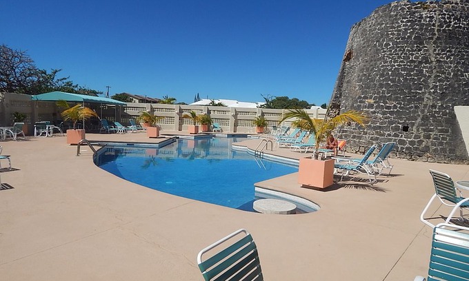 Estate Golden Rock Apartamento | Paradise Found - Beach Front Condo Located in Sugar Beach Resort