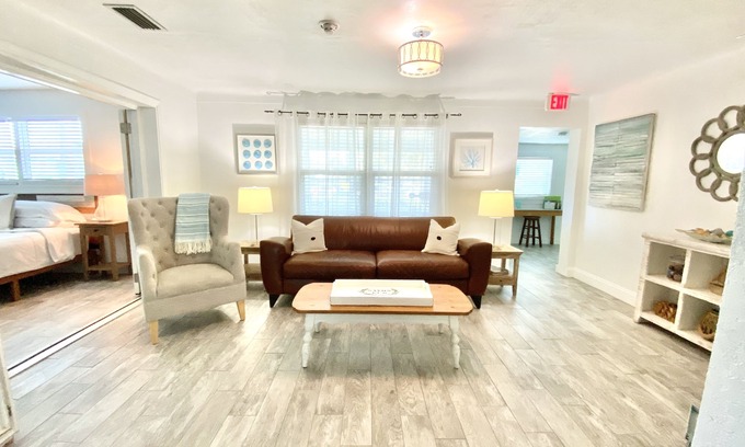 Flagler Beach Casa | A una cuadra de la playa! Ubicación en el centro de la ciudad! ¡Camina hasta el mercado de agricultores!